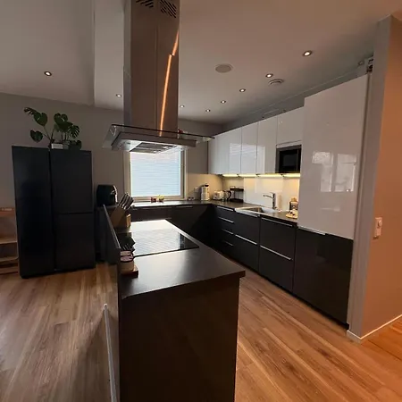 Modern With A Good Location 公寓